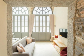 Romantic Escape city centre with Jacuzzi & Parking by Rent All Como